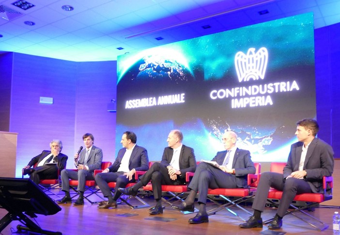 Nasce il Polo Digitale Imperiaware di Confindustria Imperia, punto di riferimento per nuovi sviluppi aziendali sul territorio Nasce il Polo Digitale Imperiaware di Confindustria Imperia, punto di riferimento per nuovi sviluppi aziendali sul territorio