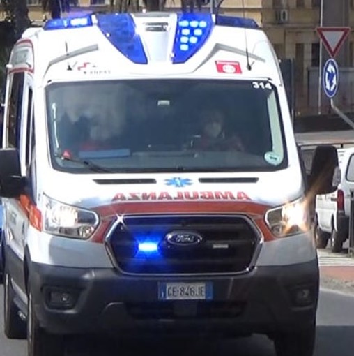 Imperia, tamponamento camion - auto al Prino: ferita una donna 51enne Imperia, tamponamento camion - auto al Prino: ferita una donna 51enne