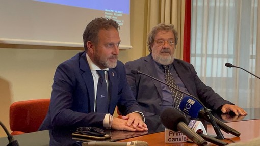 Festini hot, il vicepresidente della Regione Piana: “Vicenda grottesca. Non mi sono mai drogato. Quel giorno ero a casa alle 21” (Video) Festini hot, il vicepresidente della Regione Piana: “Vicenda grottesca. Non mi sono mai drogato. Quel giorno ero a casa alle 21” (Video)