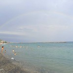 Arcobaleno sul mare tra Cervo e San Bartolomeo: uno spettacolo mozzafiato (Video) Arcobaleno sul mare tra Cervo e San Bartolomeo: uno spettacolo mozzafiato (Video)
