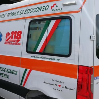 Imperia: il bimbo vuole venire alla luce prima di arrivare in ospedale, due volontari della Croce Bianca lo fanno nascere in ambulanza