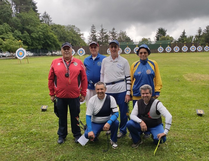 Tiro con l'arco, gli arcieri gialloblù sul gradino più alto del podio a Stella San Giovanni Tiro con l'arco, gli arcieri gialloblù sul gradino più alto del podio a Stella San Giovanni
