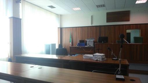 Imperia: si contraddice più volte durante la testimonianza a un processo, Pm chiede l'invio degli atti in Procura