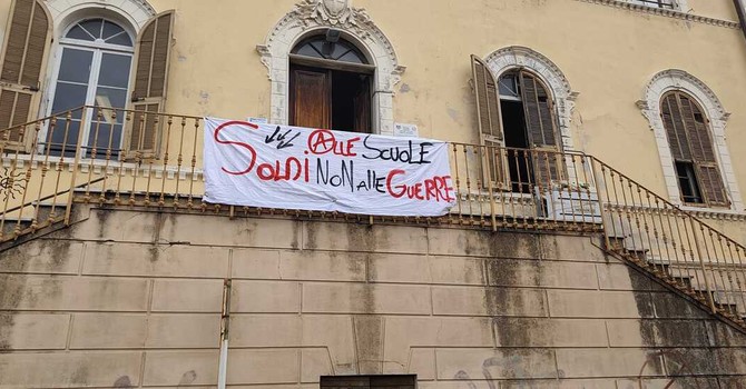 Imperia, autogestione al Liceo artistico contro le politiche scolastiche del Governo Meloni e il carovita Imperia, autogestione al Liceo artistico contro le politiche scolastiche del Governo Meloni e il carovita