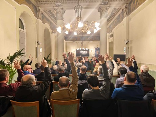 Provincia, Sì unanime dei sindaci al bilancio. Scajola bacchetta gli assenti Provincia, Sì unanime dei sindaci al bilancio. Scajola bacchetta gli assenti