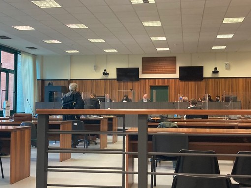 Tenta di entrare in Francia con un passaporto falso: arresto convalidato per un 27enne senegalese