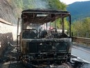 Autobus in fiamme sulla Statale 28,  dal 5 settembre il semaforo manda il traffico in tilt