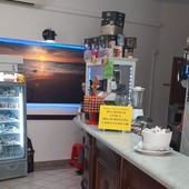 Acqua cara come il fuoco e al bar scatta la provocazione: un bicchiere 5 euro Acqua cara come il fuoco e al bar scatta la provocazione: un bicchiere 5 euro