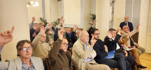Stangata sulle bollette di Rivieracqua: via libera all’aumento. Scajola: "Ma investimenti per 133 milioni" Stangata sulle bollette di Rivieracqua: via libera all’aumento. Scajola: "Ma investimenti per 133 milioni"