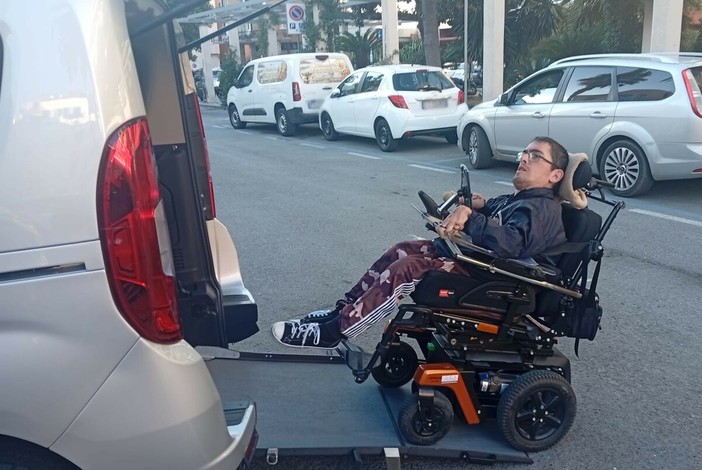 BUONE NOTIZIE/ Un'auto per Alessio Ardissone: raggiunge il suo obiettivo grazie al buon cuore della gente BUONE NOTIZIE/ Un'auto per Alessio Ardissone: raggiunge il suo obiettivo grazie al buon cuore della gente