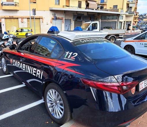 Finto carabiniere, arrestati due truffatori a Imperia: sottratti 17.700 euro e gioielli a un'anziana