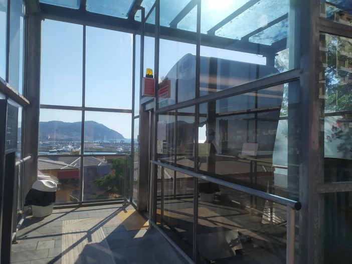 Imperia: disavventura per un'anziana, rimasta bloccata in uno degli ascensori tra la Marina e il Parasio Imperia: disavventura per un'anziana, rimasta bloccata in uno degli ascensori tra la Marina e il Parasio