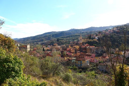 Al via il concorso “Dolcedo in fiore” per rendere più attraente il paese della Val Prino Al via il concorso “Dolcedo in fiore” per rendere più attraente il paese della Val Prino