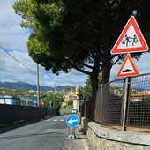 Caramagna, il manto stradale è un colabrodo. Bozzano: "Così l'ingresso a scuola non è sicuro" Caramagna, il manto stradale è un colabrodo. Bozzano: "Così l'ingresso a scuola non è sicuro"