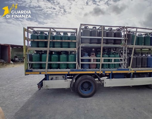 Imperia, sequestrate 197 bombole di Gpl dalla Finanza: denunciato un commerciante
