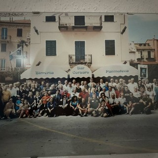 Il Bar Corsaro di Imperia è pronto ad entrare nella storia con una nuova foto sui social