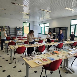 Al Polo universitario imperiese libri in regalo per promuovere cultura e solidarietà (Video)