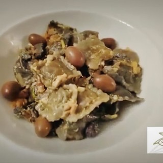 La ricetta di Pasqua de 'L’Oliva Pazza' di Cipressa: ravioli alle olive taggiasche con sugo di coniglio e timo selvatico (video)