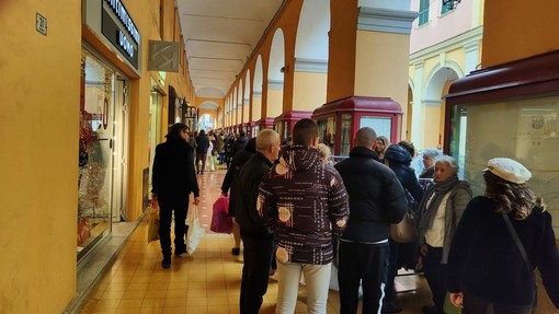 Con l'inizio del saldi ritorna la 'Befana Imperiese' nel centro storico di Oneglia Con l'inizio del saldi ritorna la 'Befana Imperiese' nel centro storico di Oneglia