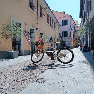 Imperia: fiori, biciclette, monopattini e pattini per l'inaugurazione del nuovo tratto di pista ciclabile Imperia: fiori, biciclette, monopattini e pattini per l'inaugurazione del nuovo tratto di pista ciclabile