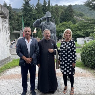 I comandanti a riposo Bozzano e Mistretta alla commemorazione in onore degli agenti di polizia locale deceduti in servizio I comandanti a riposo Bozzano e Mistretta alla commemorazione in onore degli agenti di polizia locale deceduti in servizio