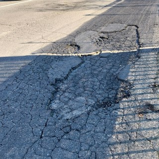 Strade dissestate, un cittadino si rivolge al sindaco: "Non è una città civile”
