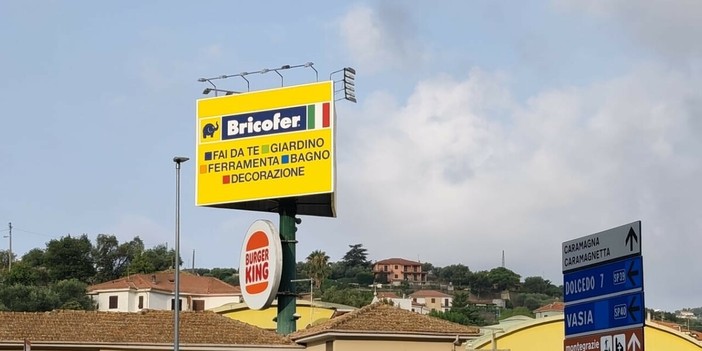 Imperia, il Self cambia volto: lo storico punto vendita diventa Bricofer Imperia, il Self cambia volto: lo storico punto vendita diventa Bricofer