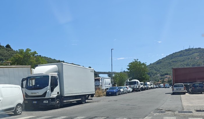 Imperia, ipotesi autoparco a Barcheto: il Comune ci pensa, i residenti insorgono Imperia, ipotesi autoparco a Barcheto: il Comune ci pensa, i residenti insorgono