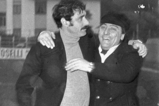 Bruno Baveni abbraccia un altra leggenda nerazzurra Paolo "Cacotta" Berio