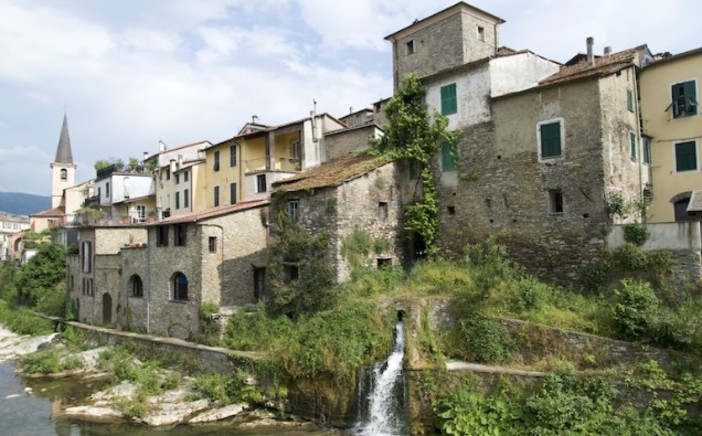 Regione, oltre 9 milioni di euro per le microimprese nei Comuni anche dell’entroterra imperiese Regione, oltre 9 milioni di euro per le microimprese nei Comuni anche dell’entroterra imperiese