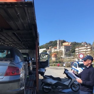 Auto rimosse con il carro attrezzi sul territorio cittadino per ordine della polizia locale: bando quadriennale del Comune di Imperia
