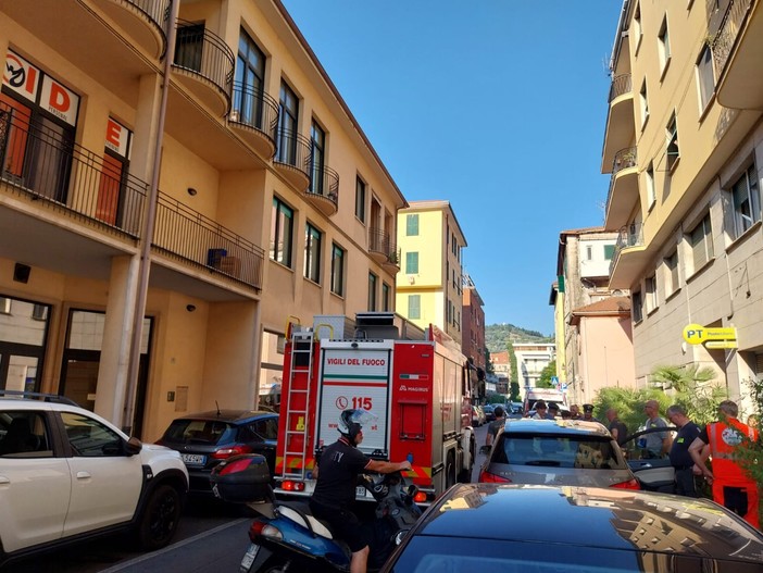 Imperia, bimbo di 3 anni rimane chiuso in auto a Oneglia in via De Sonnaz