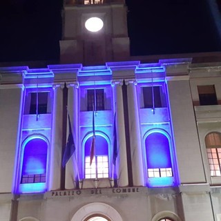 Imperia: 'Giornata per l'eliminazione delle armi nucleari', palazzo comunale oggi illuminato di rosso