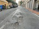 Imperia, buche e sporcizia, commercianti di via Saffi a Porto Maurizio in rivolta: Siamo stanchi dei soliti 'tapulli'&quot; (foto)