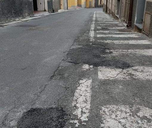 Borgo Foce a Imperia, i “tapulli” in vista dell’estate non bastano