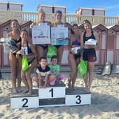 Alla Spiaggia d’Oro spettacolo nella Serie B2 femminile di beach volley: le coppie sul podio