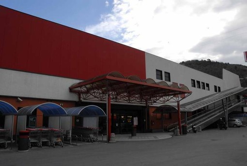 Coop Liguria acquisisce il Bennet di Pontedassio