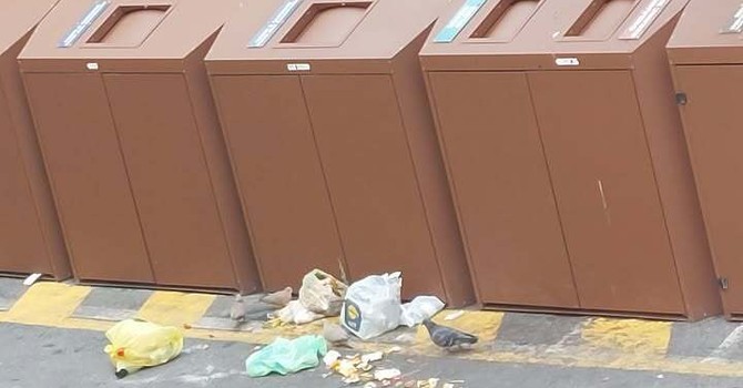 Rifiuti abbandonati in città, gli imperiesi chiedono di riaprire i bidoni 24 ore al giorno