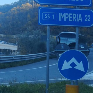 Studenti e lavoratori 'sequestrati': i disservizi di Riviera Trasporti in valle Arroscia