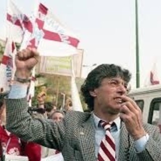 ACCADDE OGGI, 21 FEBBRAIO 1998. Lo show del Senatur al Cavour Umberto Bossi mattatore: duro attacco a magistratura e comunisti