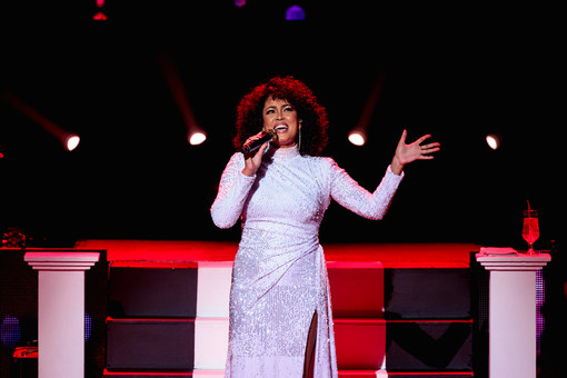 Dal sogno di una bambina durante l'apartheid a Sanremo, Belinda Davids celebra Whitney Houston con la Sinfonica: "La sua musica è amore" Dal sogno di una bambina durante l'apartheid a Sanremo, Belinda Davids celebra Whitney Houston con la Sinfonica: "La sua musica è amore"