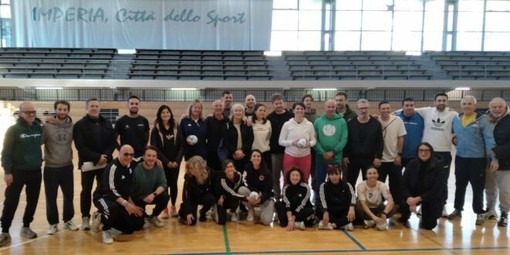 Corso di aggiornamento sulla pallapugno al Palazzetto dello Sport di Imperia