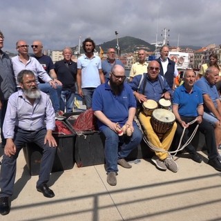 Il Coro Mongioje omaggia Fabrizio De André con “Crêuza de mä” nel giorno del suo 86° compleanno (Video)