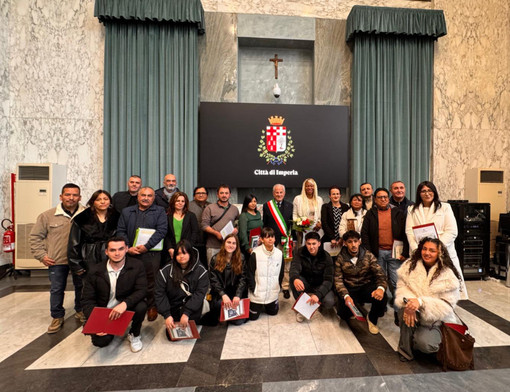 Imperia accoglie ventiquattro nuovi cittadini italiani Imperia accoglie ventiquattro nuovi cittadini italiani