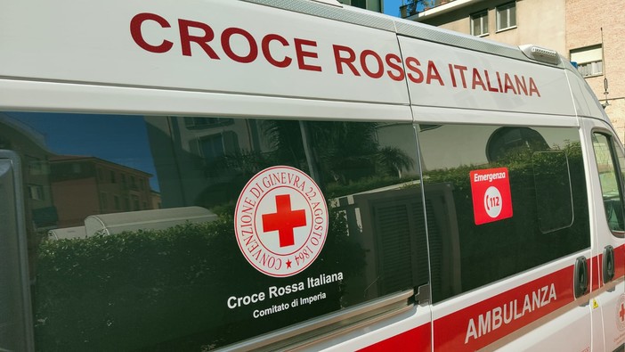 Imperia, uomo armato di coltello: ferita una donna. E' caccia all’aggressore in città