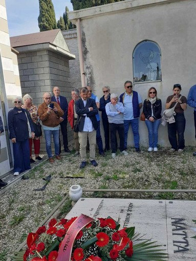 Alessandro Natta, il comunista gentile che guidò il PCI. Il ricordo nel cimitero di Oneglia Alessandro Natta, il comunista gentile che guidò il PCI. Il ricordo nel cimitero di Oneglia