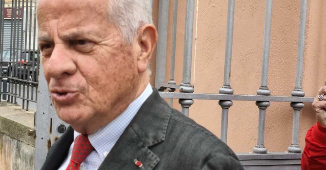 Scajola, il gip archivia l’inchiesta per l’uso di auto e autista comunale per la legale del sindaco