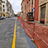Incidenti e disagi presso il cantiere della ciclabile “a pettine”  di via Schiva: ora il Comune corre ai ripari
