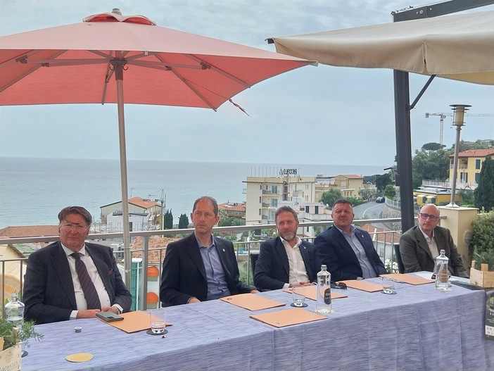 A Diano Marina l'undicesima edizione di "Aromatica, profumi e sapori della Riviera Ligure" (foto e video) A Diano Marina l'undicesima edizione di "Aromatica, profumi e sapori della Riviera Ligure" (foto e video)