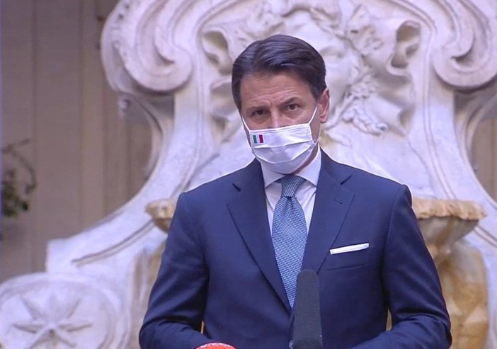 Coronavirus, nuovo Dpcm: prevale la 'linea dura' del Governo: dal 20 dicembre vietati gli spostamenti tra le Regioni e a tavola massimo in 10: 'scontro' sui ricongiungimenti familiari Coronavirus, nuovo Dpcm: prevale la 'linea dura' del Governo: dal 20 dicembre vietati gli spostamenti tra le Regioni e a tavola massimo in 10: 'scontro' sui ricongiungimenti familiari